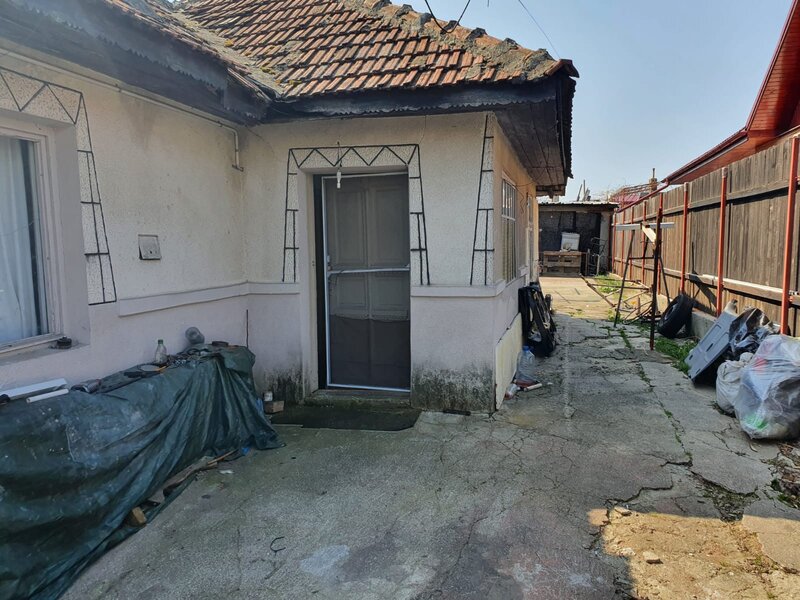 Voluntari, centru Nicolae Iorga, strada lata, verde, trotuare, Primarie,