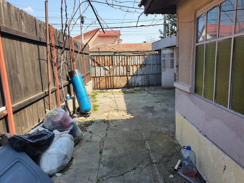 Voluntari, centru Nicolae Iorga, strada lata, verde, trotuare, Primarie,